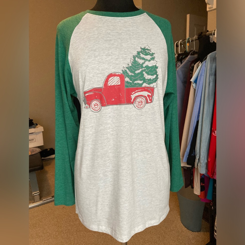 Royal Standard Christmas tree truck tee, size medium